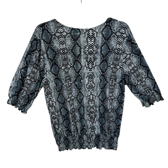 Fate & Fortune Black Gray Snakeskin Print 3/4 Sleeve V-Neck Blouse Size L - Picture 2 of 5
